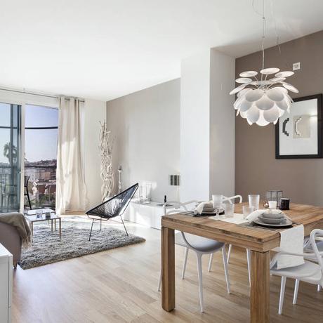 PISO PILOTO EN BARCELONA CUIDAD todo decorado por HOME DECO by JUDITH FARRAN : Comedores de estilo moderno de Home Deco Decoración