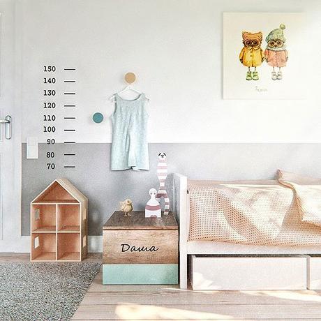 Casa familiar con buhardilla: habitación infantil