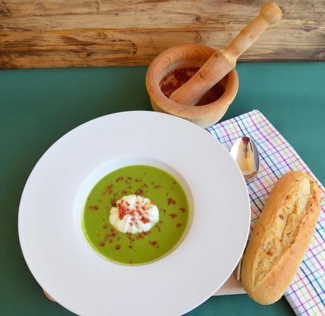 CREMA DE GUISANTES CON HUEVO Y SAL DE JAMON CREMA DE GUISANTES CON HUEVO Y SAL DE JAMON