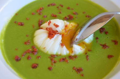 CREMA DE GUISANTES CON HUEVO Y SAL DE JAMON