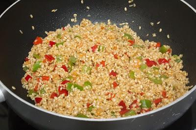 Paella de sepia y guisantes