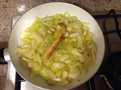 Guisantes con huevo cocido