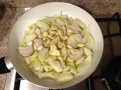 Guisantes con huevo cocido