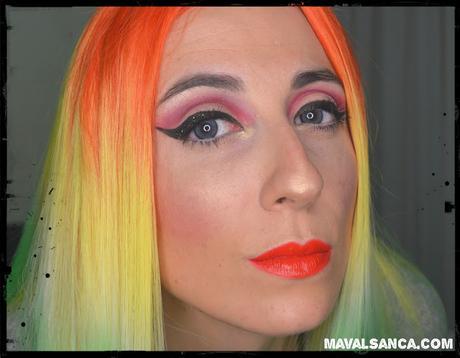Maquillaje Festivo en Rojo con Delineado y Glitter / Holiday Makeup in Red with Dramatic Eyeliner and Glitter