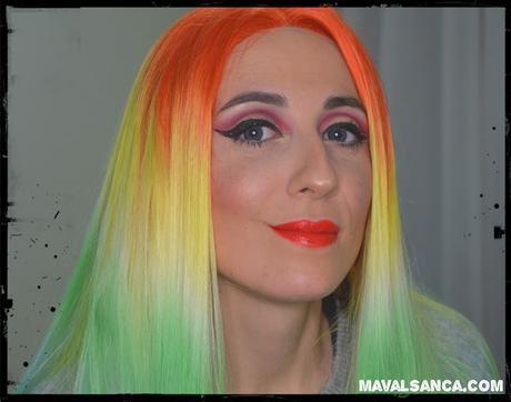 Maquillaje Festivo en Rojo con Delineado y Glitter / Holiday Makeup in Red with Dramatic Eyeliner and Glitter