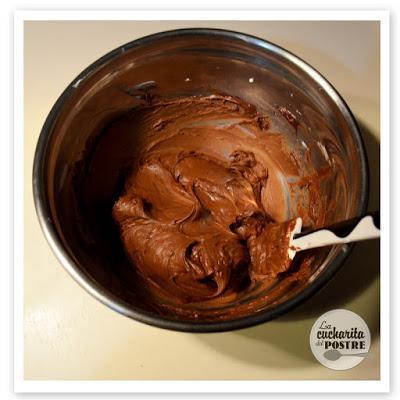 TARTA DE QUESO DE CHOCOLATE CON FRUTOS ROJOS / CHOCOLATE CHEESECAKE WITH RED BERRIES TARTA DE QUESO DE CHOCOLATE CON FRUTOS ROJOS / CHOCOLATE CHEESECAKE WITH RED BERRIES