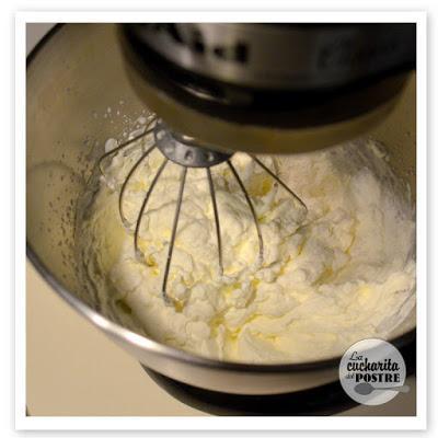 TARTA DE QUESO DE CHOCOLATE CON FRUTOS ROJOS / CHOCOLATE CHEESECAKE WITH RED BERRIES TARTA DE QUESO DE CHOCOLATE CON FRUTOS ROJOS / CHOCOLATE CHEESECAKE WITH RED BERRIES