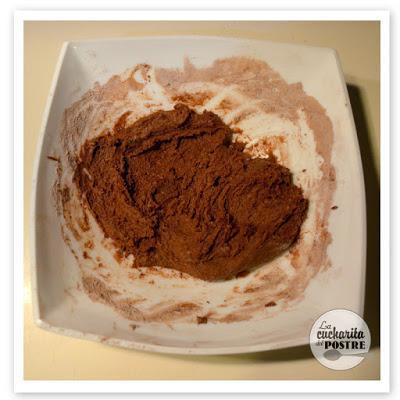 TARTA DE QUESO DE CHOCOLATE CON FRUTOS ROJOS / CHOCOLATE CHEESECAKE WITH RED BERRIES TARTA DE QUESO DE CHOCOLATE CON FRUTOS ROJOS / CHOCOLATE CHEESECAKE WITH RED BERRIES