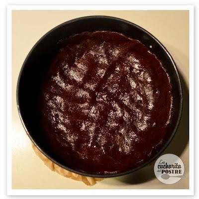TARTA DE QUESO DE CHOCOLATE CON FRUTOS ROJOS / CHOCOLATE CHEESECAKE WITH RED BERRIES TARTA DE QUESO DE CHOCOLATE CON FRUTOS ROJOS / CHOCOLATE CHEESECAKE WITH RED BERRIES