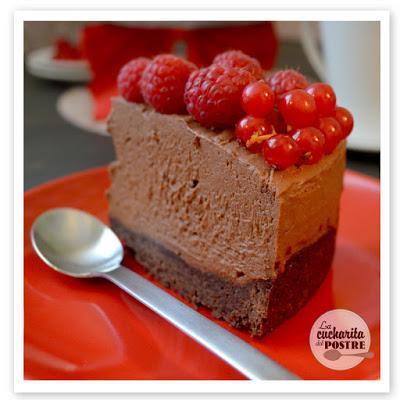 TARTA DE QUESO DE CHOCOLATE CON FRUTOS ROJOS / CHOCOLATE CHEESECAKE WITH RED BERRIES