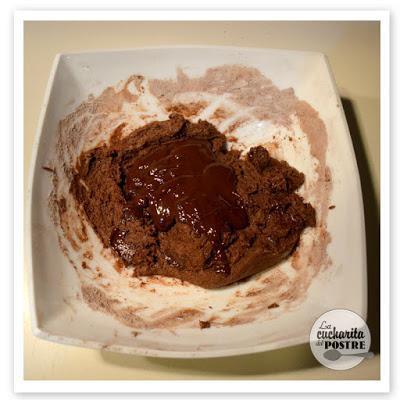 TARTA DE QUESO DE CHOCOLATE CON FRUTOS ROJOS / CHOCOLATE CHEESECAKE WITH RED BERRIES TARTA DE QUESO DE CHOCOLATE CON FRUTOS ROJOS / CHOCOLATE CHEESECAKE WITH RED BERRIES