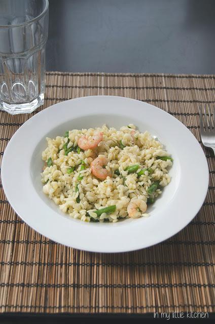 Pasta con espárragos y gambas