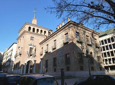 Del Casino de Madrid a la Casa de las Siete Chimeneas: amores desgraciados, motines y fantasmas..