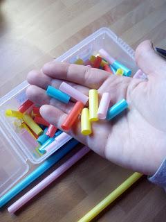 Motricidad Fina: juego con pajitas