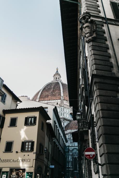 Florence-Collage_On_The_Road-Black_Jeans-Chanel_Slingback_Shoes-Blue_Shirt-Uterque-Topknot-Outfit-17