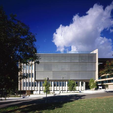 EDIFICIO SIR LLEW EDWARDS, UNIVERSIDAD DE QUEENSLAND POR RICHARD KIRK (BRISBANE – AUSTRALIA)