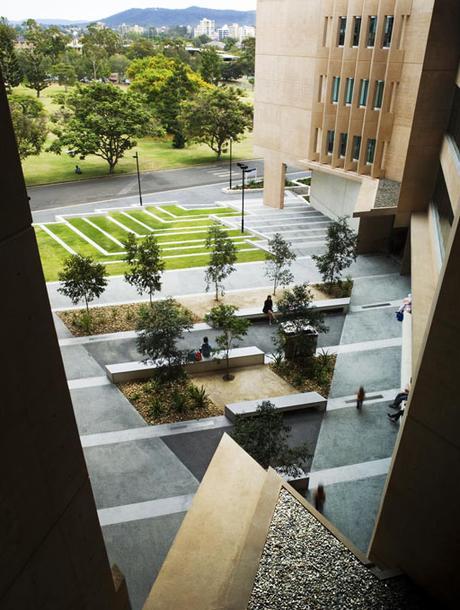 EDIFICIO SIR LLEW EDWARDS, UNIVERSIDAD DE QUEENSLAND POR RICHARD KIRK (BRISBANE – AUSTRALIA)