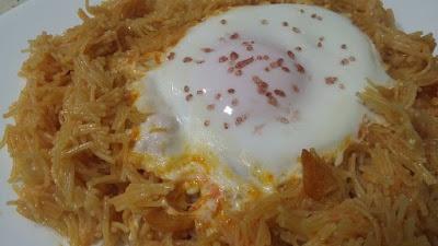 HUEVOS CON FIDEOS