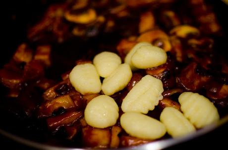 Gnoquis con champiñones portobello