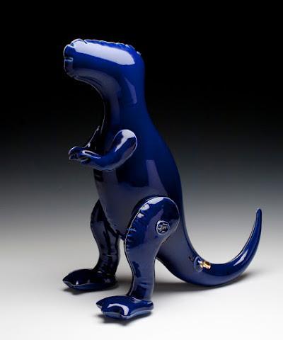 Los dinosaurios hinchables de cerámica de Brett Kern Los dinosaurios hinchables de cerámica de Brett Kern