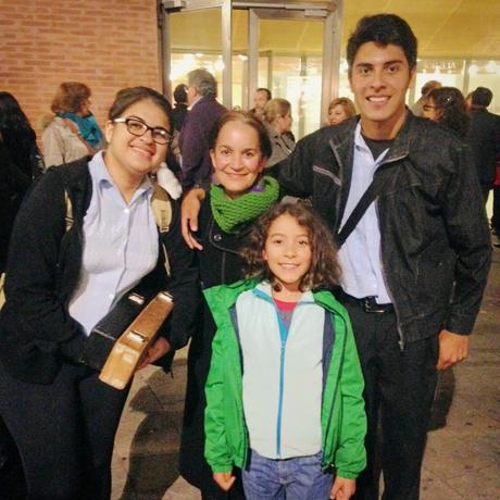 Yve Ramírez y la Orquesta de Instrumentos Reciclados de Cateura