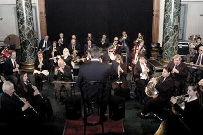 Una banda que toca a ciegas.