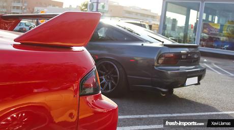 S13 Maniacs. Amistad de grupo con coches de trasfondo