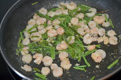 Fideos de Arroz con Setas, Gambas y Espárragos