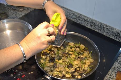 Fideos de Arroz con Setas, Gambas y Espárragos