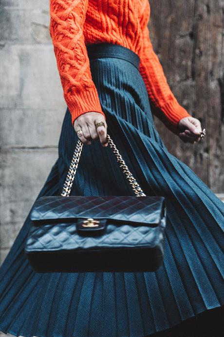 Orange_Sweater-Midi_Skirt-Slingback_Shoes_Chanel-Vintage_Bag-Florence-Outfit-Street_Style-29
