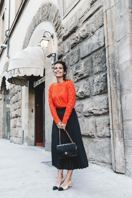Orange_Sweater-Midi_Skirt-Slingback_Shoes_Chanel-Vintage_Bag-Florence-Outfit-Street_Style-18