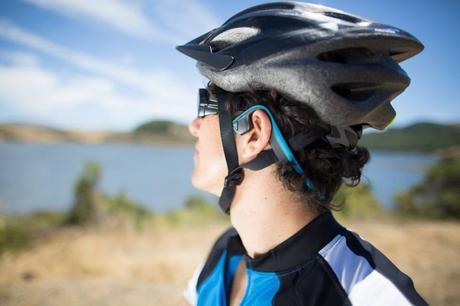 AfterShokz presenta sus nuevos auriculares deportivos Trekz Titanium, adecuados para escuchar música mientras pedaleas