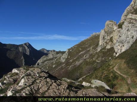 Subiendo de Llamardal a Braña Mumián