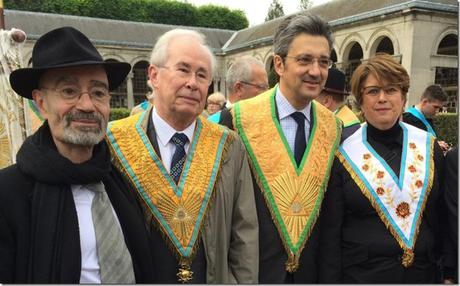 En attendant de défiler. 1er mai 2014 au Père Lachaise. Marc Henry (GLDF), Michel Meley (DH), Daniel Keller (GODF), Catherine Jeannin-Naltet (GLFF), Didier OZIL (OITAR)