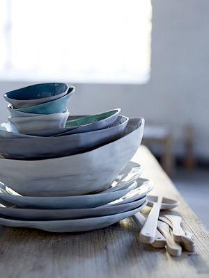 Consider these lovely bowls to serve food at your wedding. In peaceful serenity blue, they will add a rustic-chic bend to your special day.: 