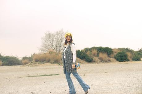 Look con chaleco de pelo