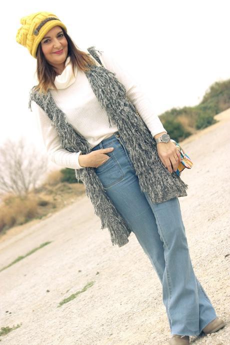 Look con chaleco de pelo