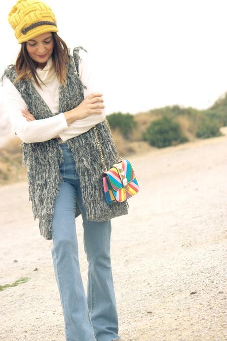 Look con chaleco de pelo