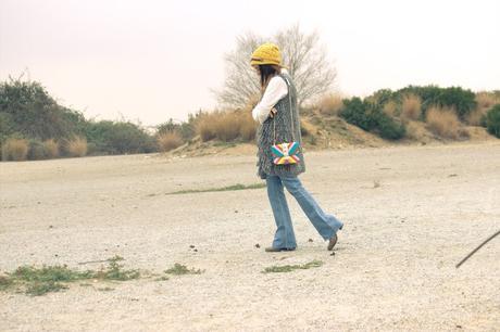 Look con chaleco de pelo