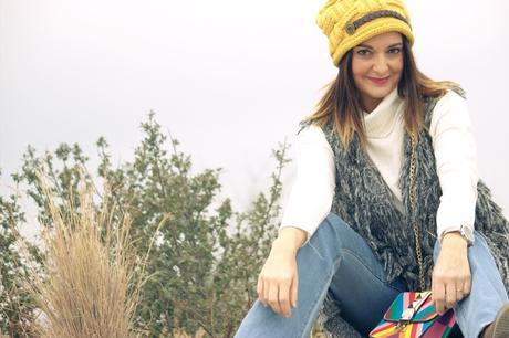 Look con chaleco de pelo