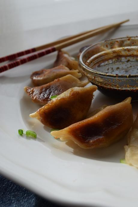 Gyozas de cerdo y col china. El plato japonés que no te quieres perder Gyozas de cerdo y col china. El plato japonés que no te quieres perder
