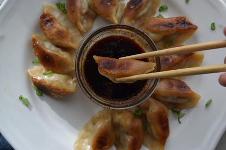 Gyozas de cerdo y col china. El plato japonés que no te quieres perder Gyozas de cerdo y col china. El plato japonés que no te quieres perder