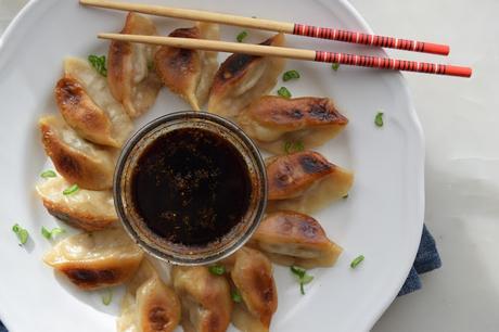 Gyozas de cerdo y col china. El plato japonés que no te quieres perder Gyozas de cerdo y col china. El plato japonés que no te quieres perder