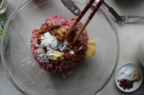 Gyozas de cerdo y col china. El plato japonés que no te quieres perder Gyozas de cerdo y col china. El plato japonés que no te quieres perder
