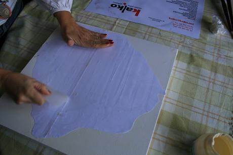 LIENZO CON FLORES DE PASTA Y SILICONA...UN RECUERDO DE CINCUENTA AÑOS!!! LIENZO CON FLORES DE PASTA Y SILICONA...UN RECUERDO DE CINCUENTA AÑOS!!!