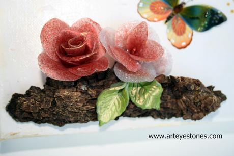 LIENZO CON FLORES DE PASTA Y SILICONA...UN RECUERDO DE CINCUENTA AÑOS!!!