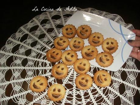 Galletas  de caritas, con chocolate