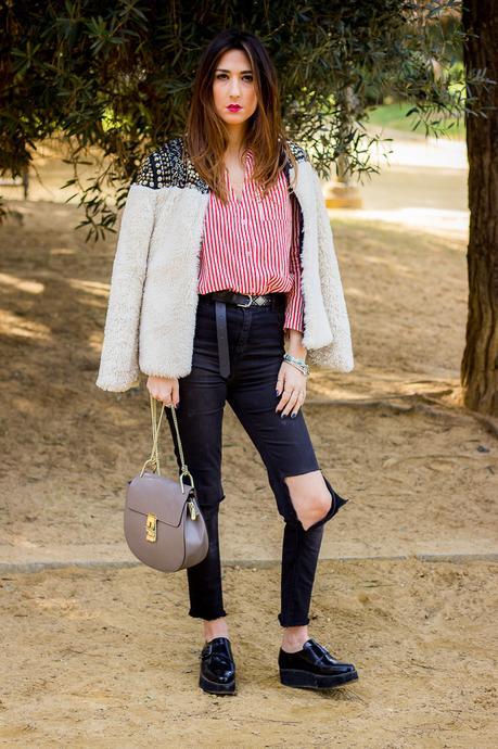 Red Stripes pantalones rasgados