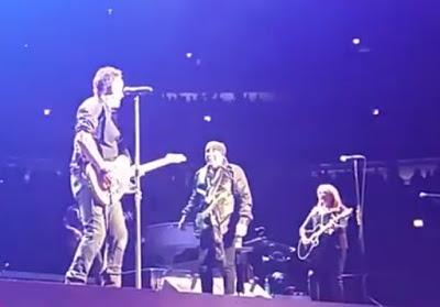 Bruce Springsteen tiene que empezar 'No surrender' tres veces al olvidarse de los acordes