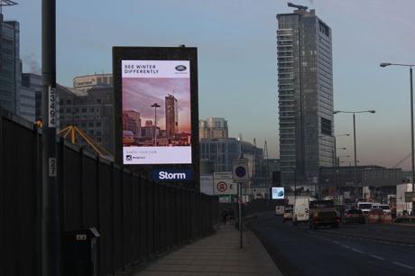 Land Rover lanza una campaña de exterior con filtros en vivo al estilo Instagram